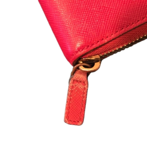 MCM Milla Grained Red Leather Zipped Wallet Card Holder (EXCELLENT CONDITION - Picture 6 of 12
